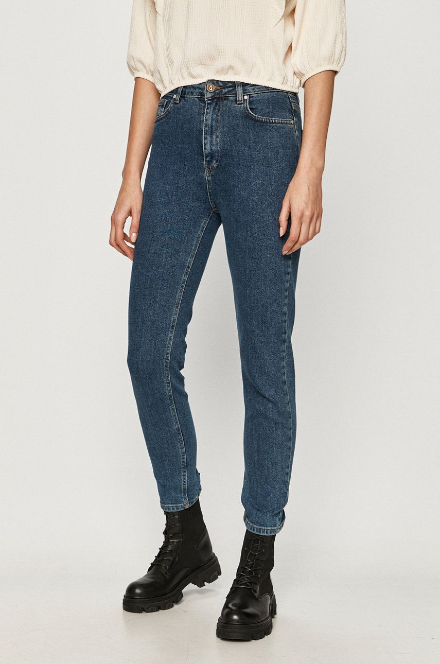 Jeans cu talie inalta albastri Answear Lab din denim cu aspect spalacit