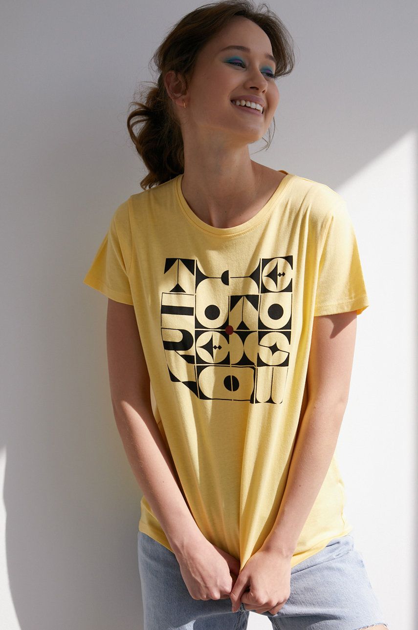Tricou galben Bartek Bojarczuk for Medicine din tricot cu imprimeuri cu croi regular