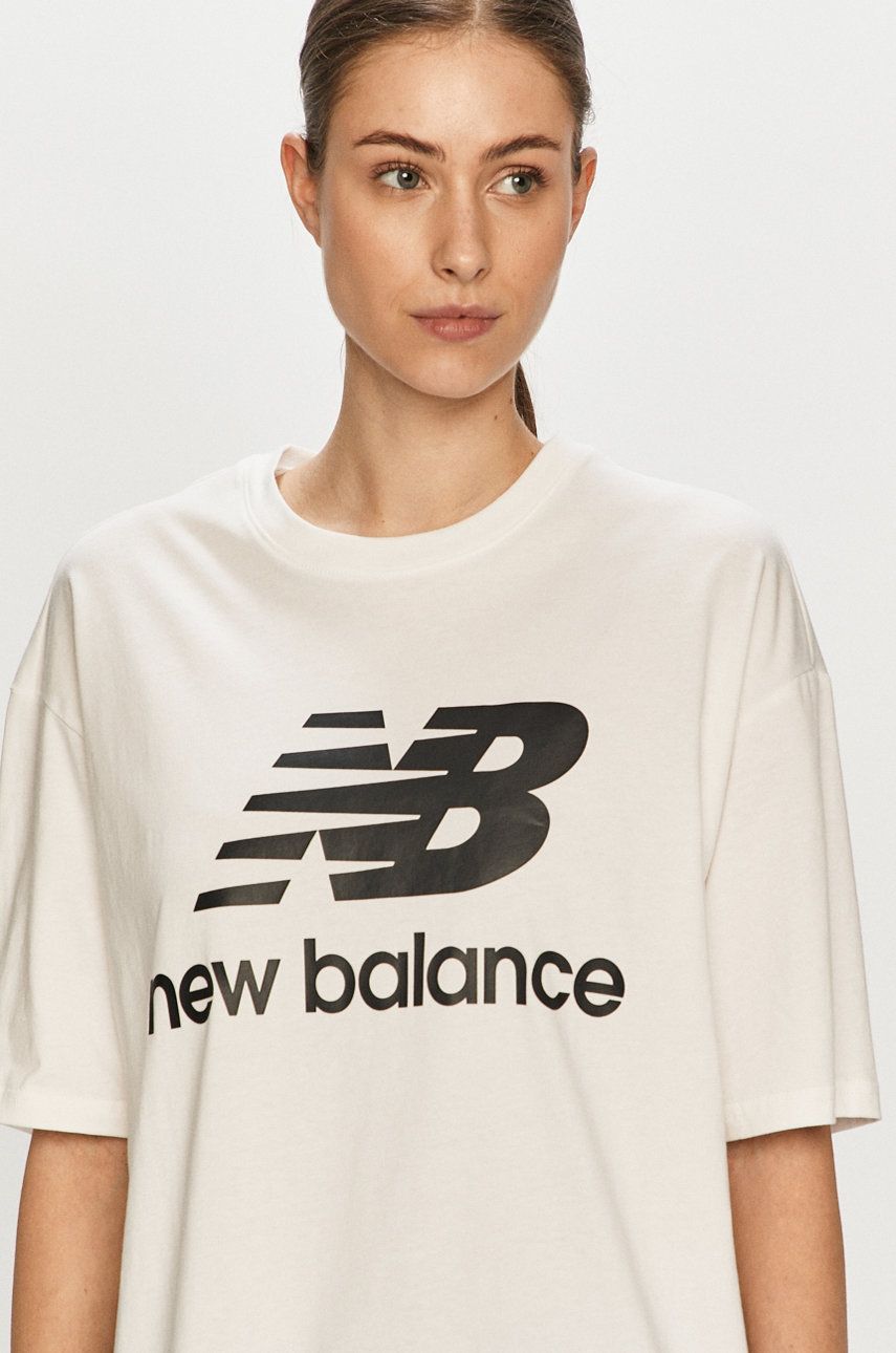 Tricou de vara alb New Balance subtire si usor elastic cu croi drept