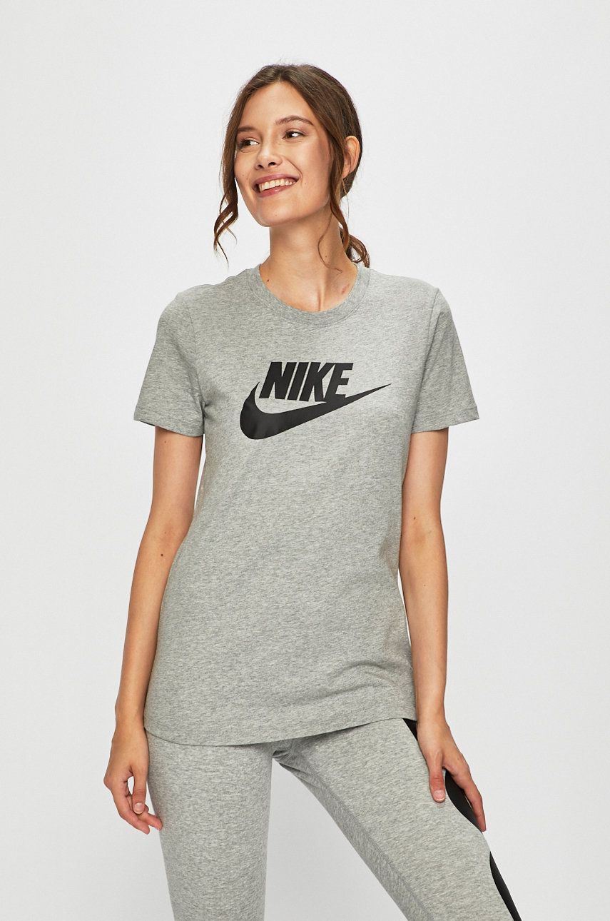 Tricou Nike Sportswear din tricot cu imprimeuri cu croi drept  9B84-TSD0F2_90X