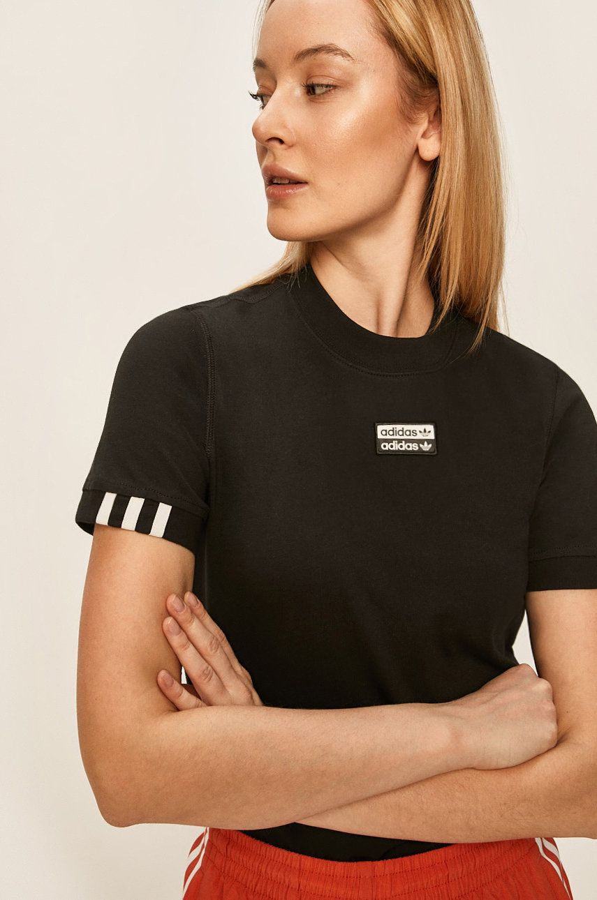 Tricou negru adidas Originals din tricot cu aplicatie cu croi drept si decolteu rotund